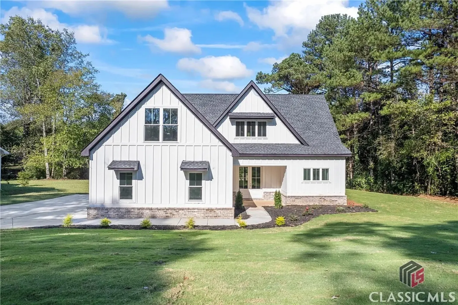 Lake-country craftsman, Buford, GA: exterior