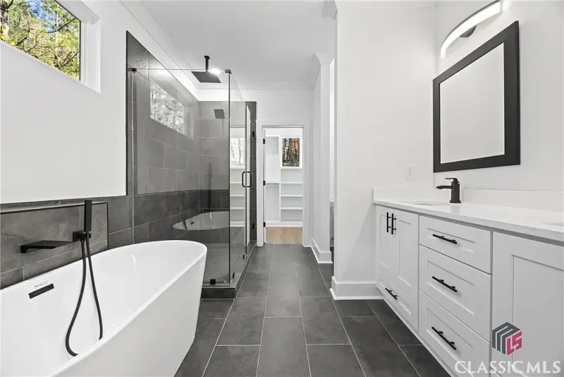 Lake-country craftsman, Buford, GA: bath
