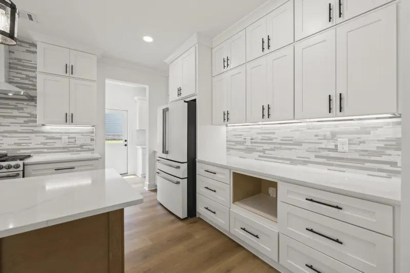 Light-filled modern, Gainesville, GA: kitchen