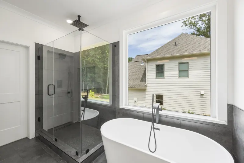 Light-filled modern, Gainesville, GA: bath