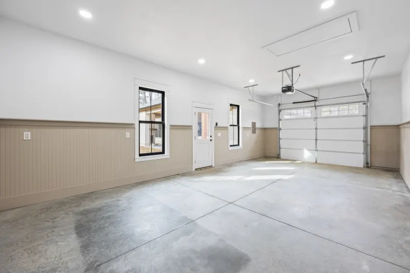 Traditional in The Manors, Jefferson, GA: garage