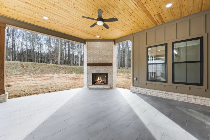 Traditional in The Manors, Jefferson, GA: fireplace