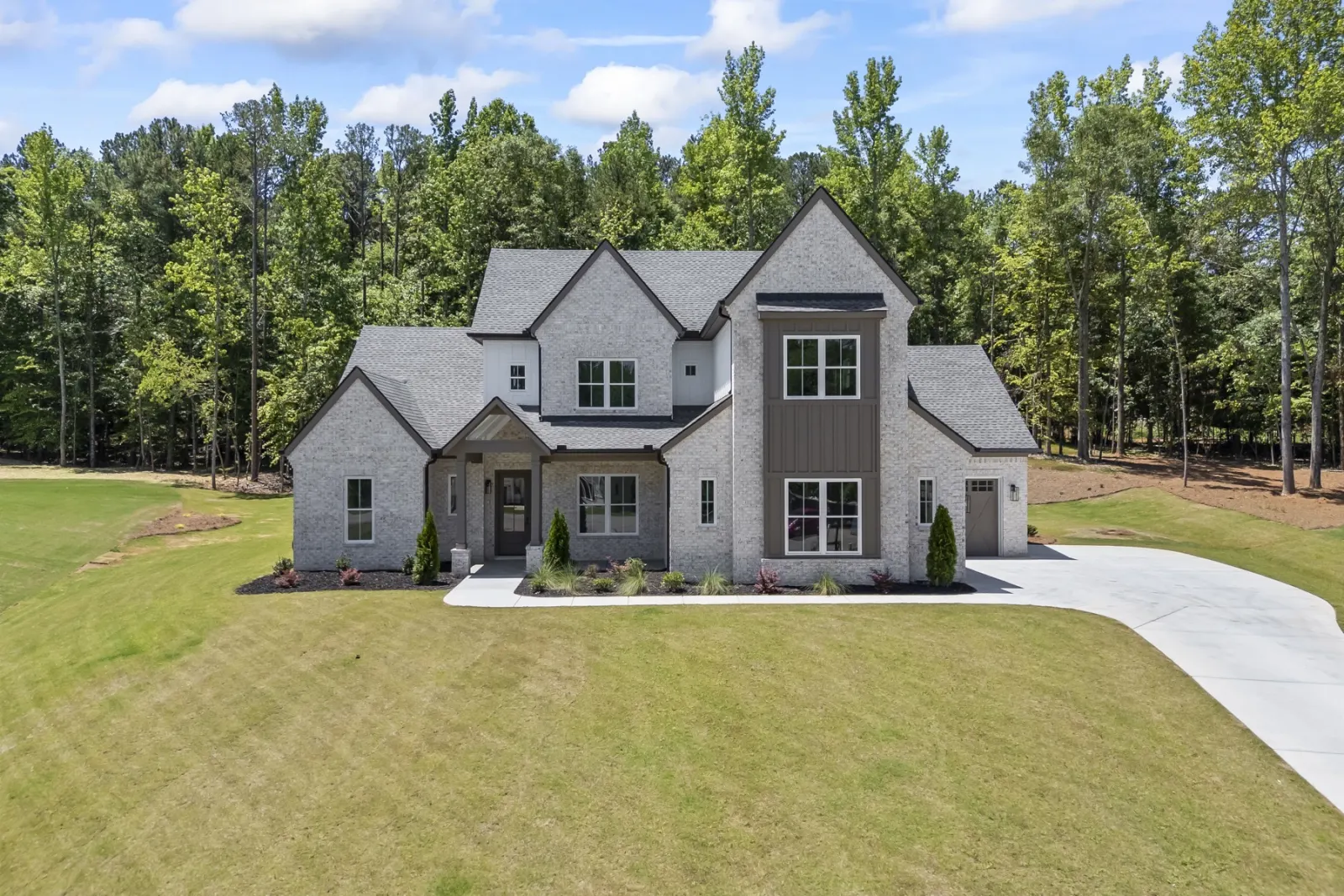 Estate on 1.5 acres, Jefferson, GA: exterior