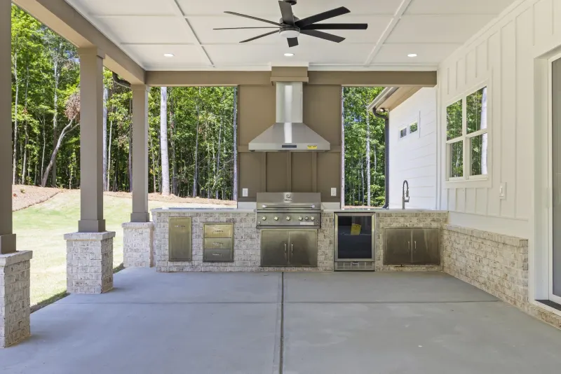 Estate on 1.5 acres, Jefferson, GA: outdoor kitchen