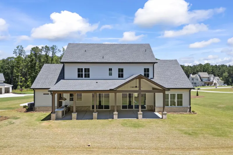 Estate on 1.5 acres, Jefferson, GA: exterior rear